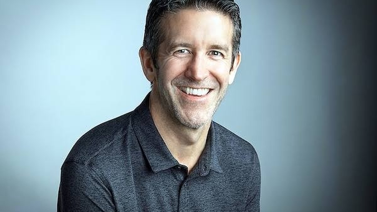 Apple confirma transição de comando: John Ternus assume como CEO em setembro