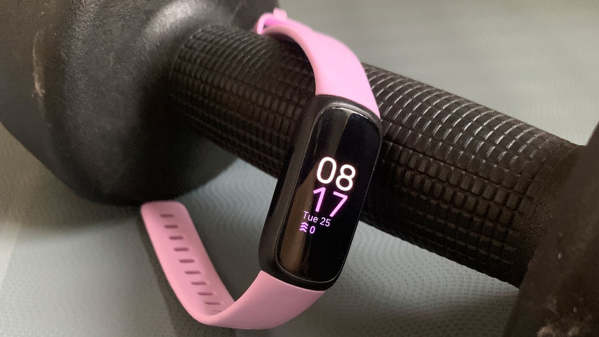 Fitbit Inspire 4: Google prepara nova banda fitness para 2026